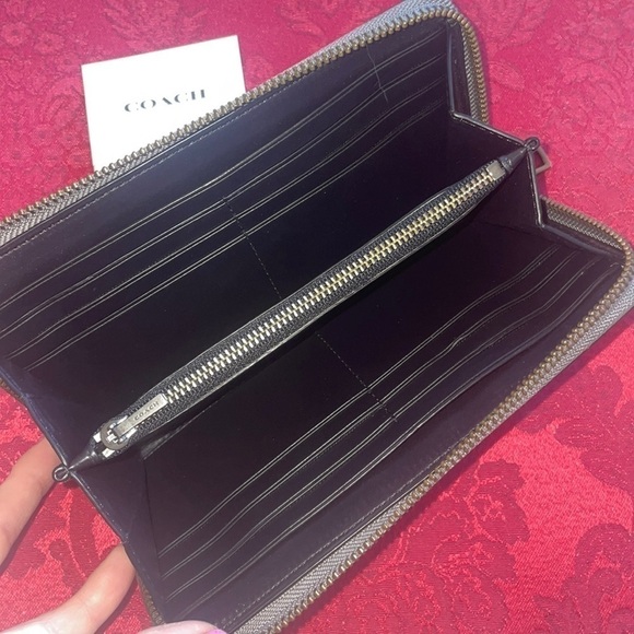 Brand New Coach Genuine Leather Heather Grey Accordion Zip Around Wallet - Picture 12 of 16
